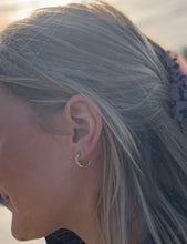 Load image into Gallery viewer, Rome Gold midi hoop earrings