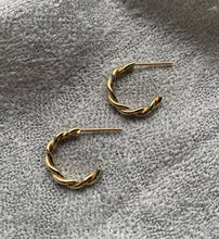 Load image into Gallery viewer, Rome Gold midi hoop earrings