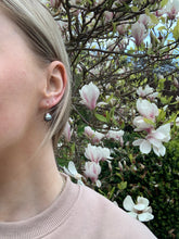 Load image into Gallery viewer, Elevated staples: Baroque pearl earrings
